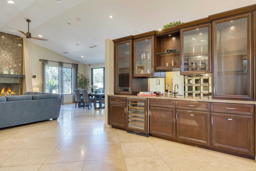 Luxe Scottsdale Oasis With Pool, Hot Tub, Firepit and Outdoor Lounge Avantstay