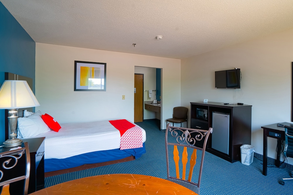 OYO Hotel Redwood Falls near Jackpot Casino