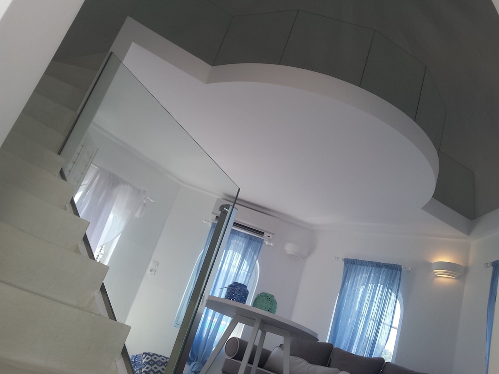 Kouros Home Hotel