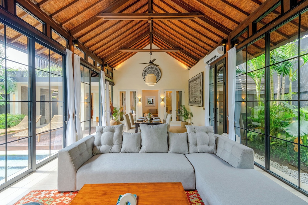 Villa Boholuma by Pertama Management