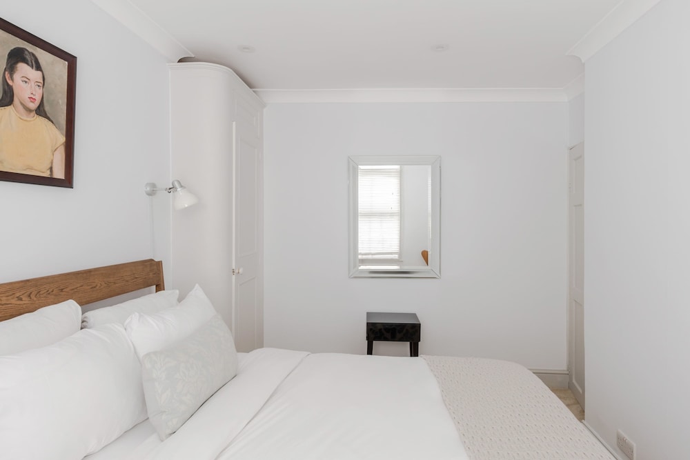 Light-filled Primrose Hill Rooftop Retreat