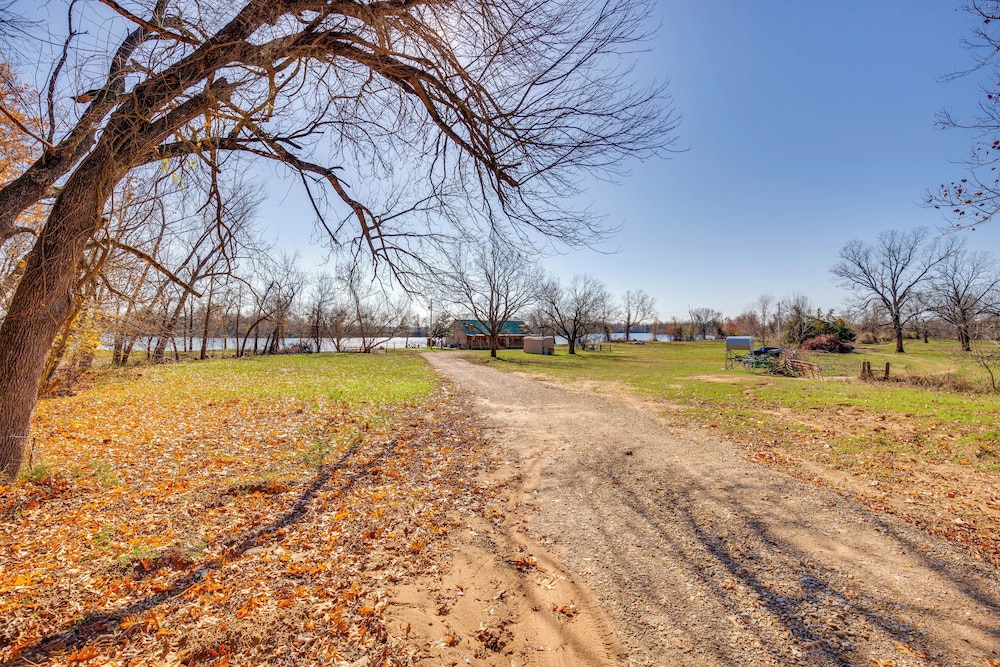 Private Lake On-site: Secluded Retreat in Grant!