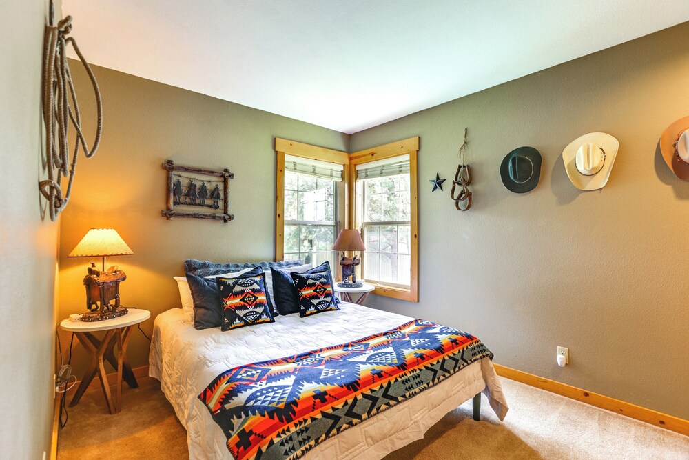 Hike, Fish & Ski: Redmond Escape w/ Hot Tub!
