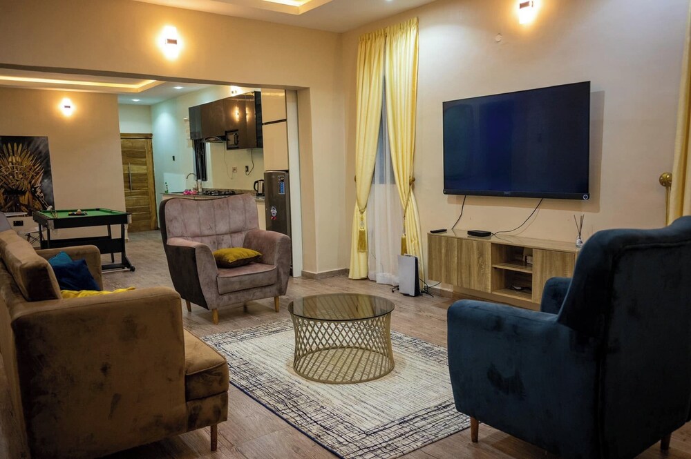 Nomsy Luxury Service Apartments