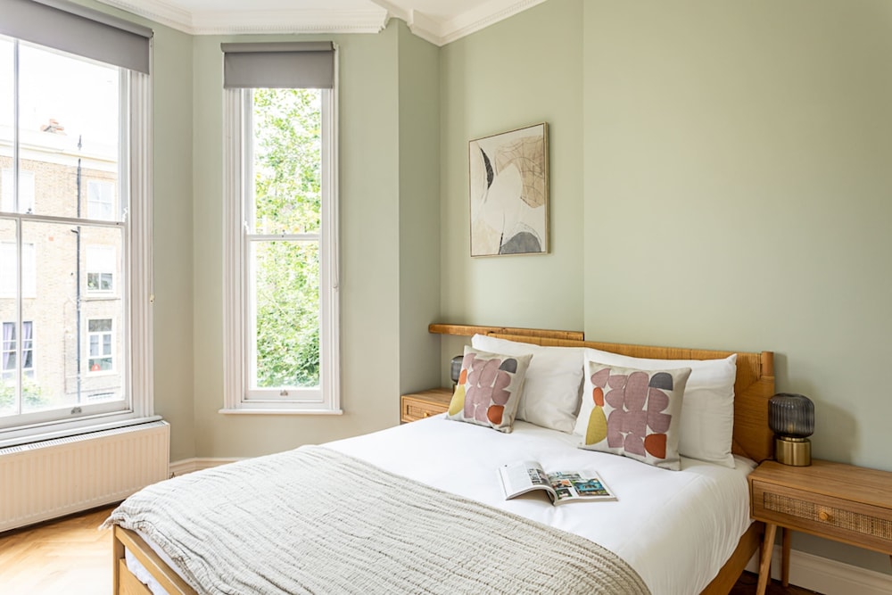 Newly Renovated Two Bedroom Kensington Flat