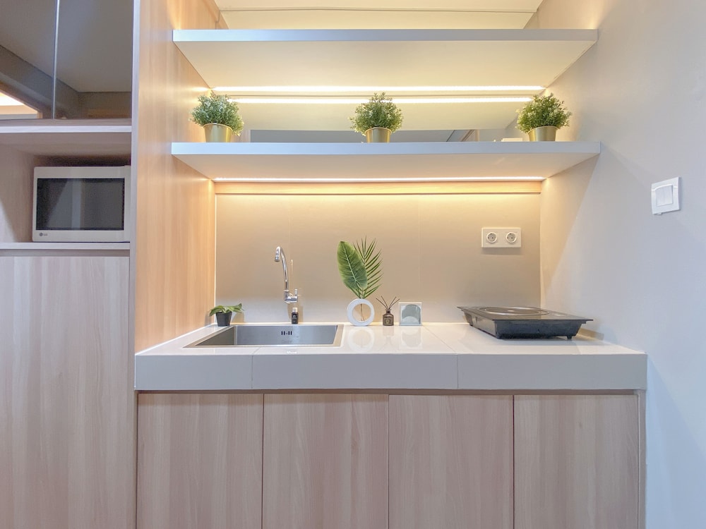 Nice And Elegant Studio At Bintaro Embarcadero Apartment