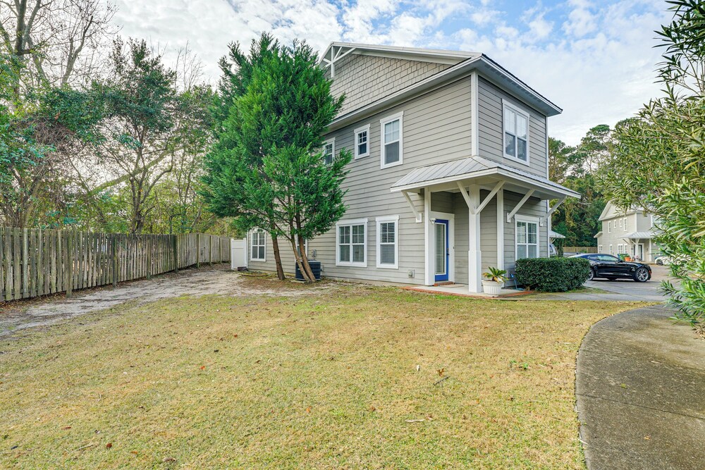 4 Mi to Ocean: Modern Townhome in Wilmington!