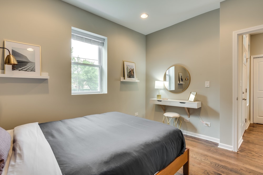 Chicago Vacations - Vibrant Stylish 4 Bed Condo near Humboldt Park by AllSet Turnover - Property Image 24