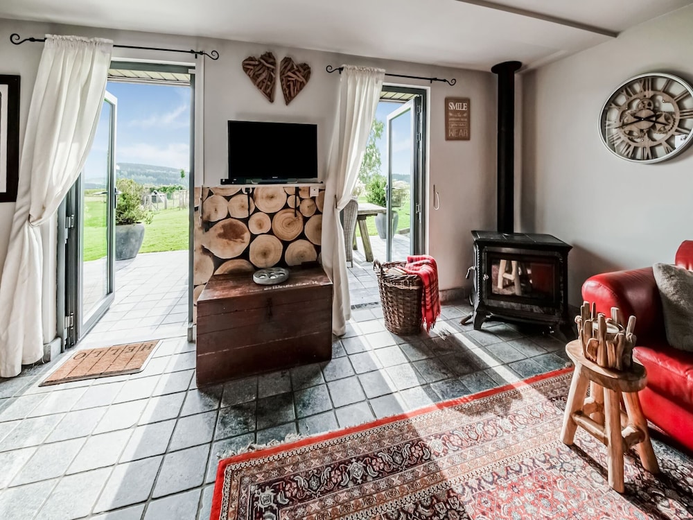 Petit Wilogne Holiday Home in Mont view 3
