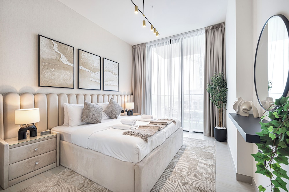 JVC Suites by Hostiva - City View