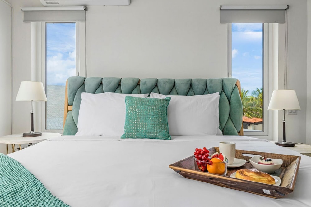 NEW 6 Bedroom Villa 2min Eagle Beach Palm Beach