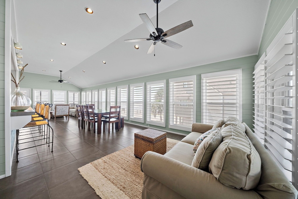 Maree by the Sea by Ryson Vacation Rentals