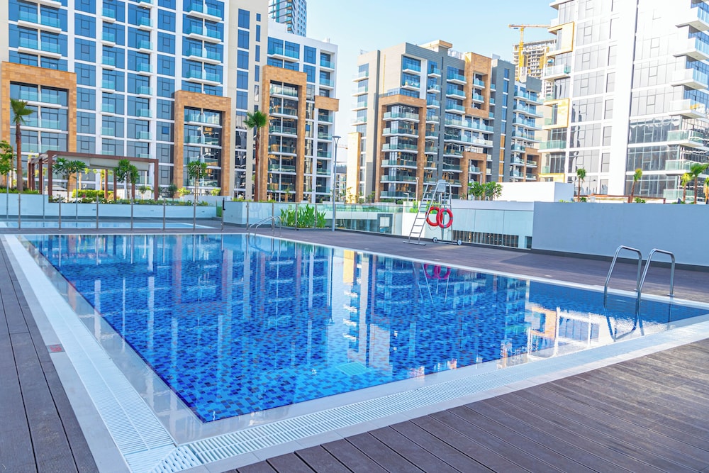 Bloomfields STU View Azizi Riviera