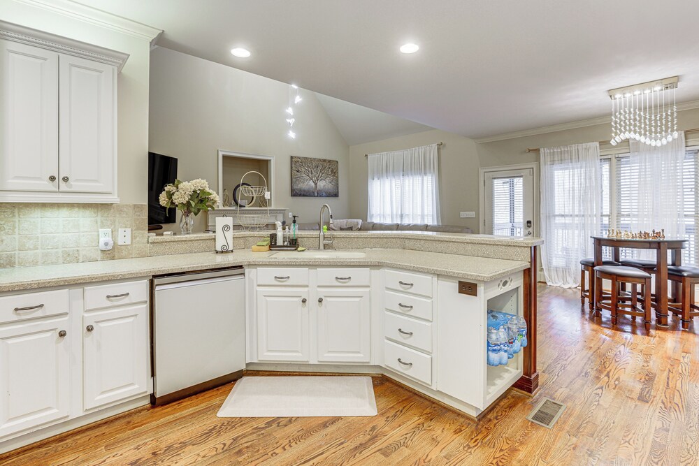Home Theater & Yard: Family Retreat in Bessemer