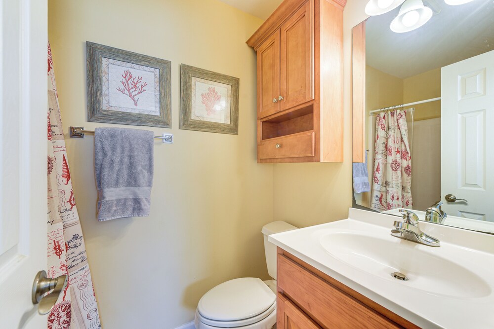 Steps to Beach: NMB Condo w/ Balcony & Pool Access