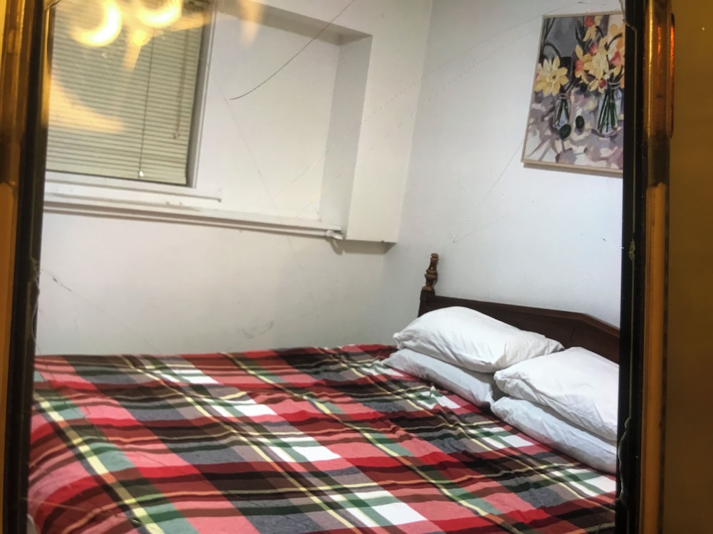 West Broadway guesthouse