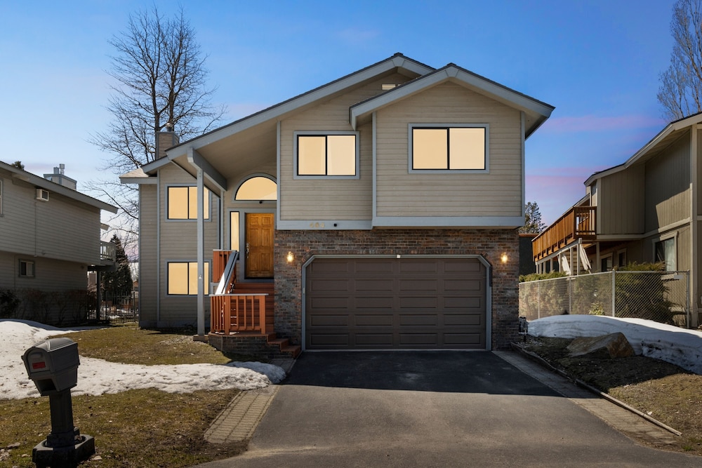 Tranquil Tahoe Retreat With Hot Tub 3 Bedroom Home by RedAwning
