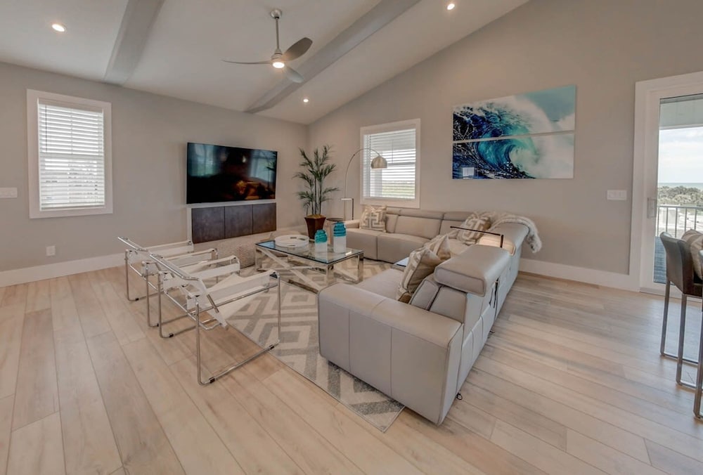 Villa Nautilus Steps Away From the Beach - New Lux 3 Story Pool Hot Tub Home With Elevator