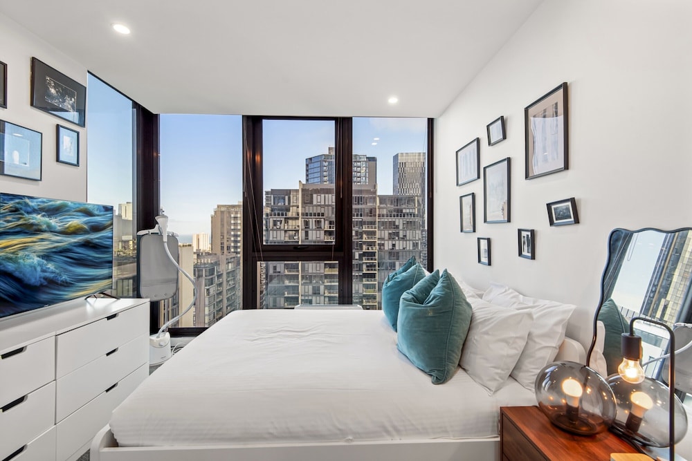 Chic 2-bed Apartment With Balcony in Southbank