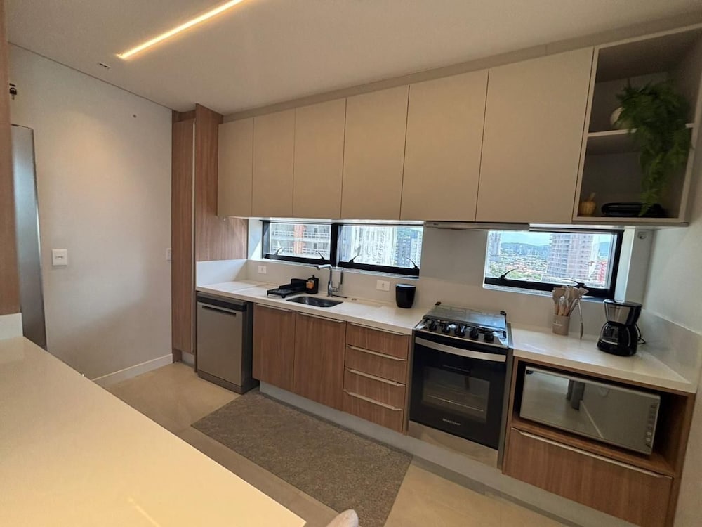 Partial Ocean View Apt w/ Barbecue Grill Axp1301