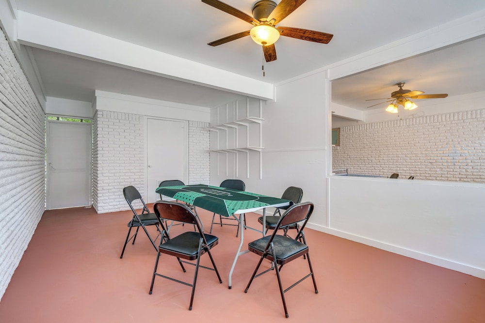 1/2 Mi to UT Austin Campus: Well-equipped Duplex!