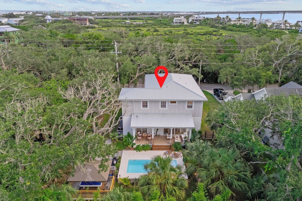 Serenity at Surfside by Avantstay Pool, Porches, Fire Pit & Arcade Near Vilano Beach