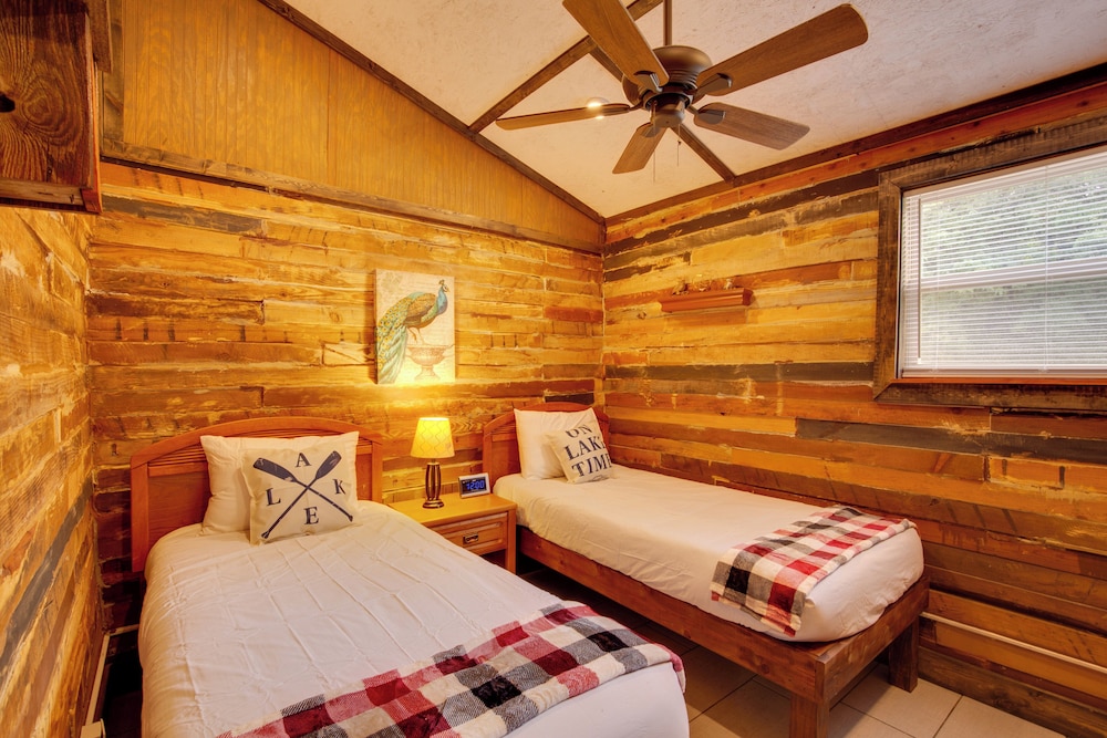 'byrd's Nest' Lake Lafayette Escape w/ Fire Pit