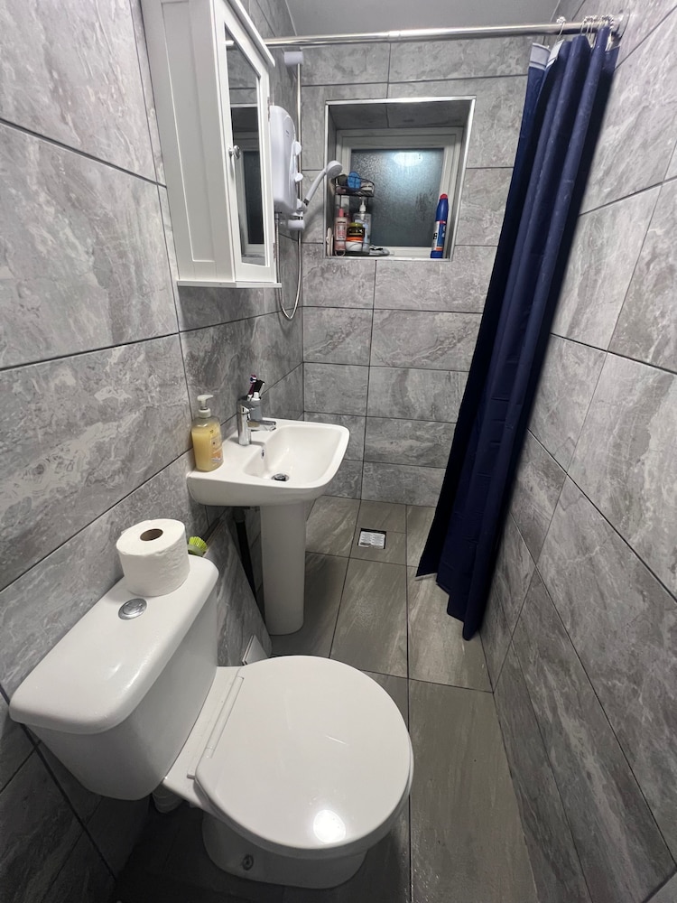 Cosy 1 Bed Retreat in Walsall - Wifi & Parking