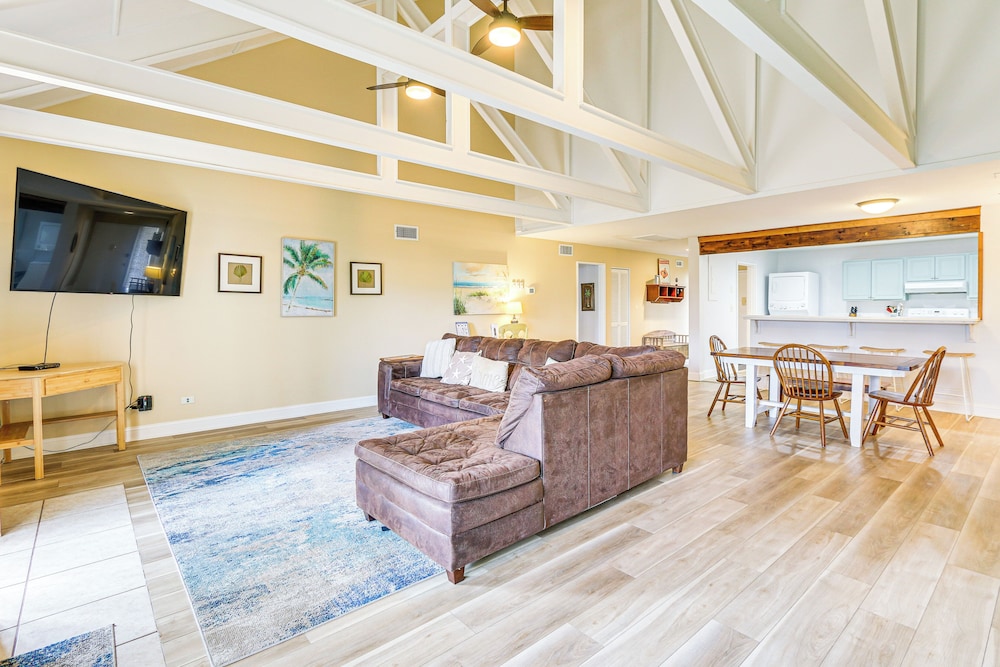 Pool Access + Pet Friendly: Condo in Hilton Head