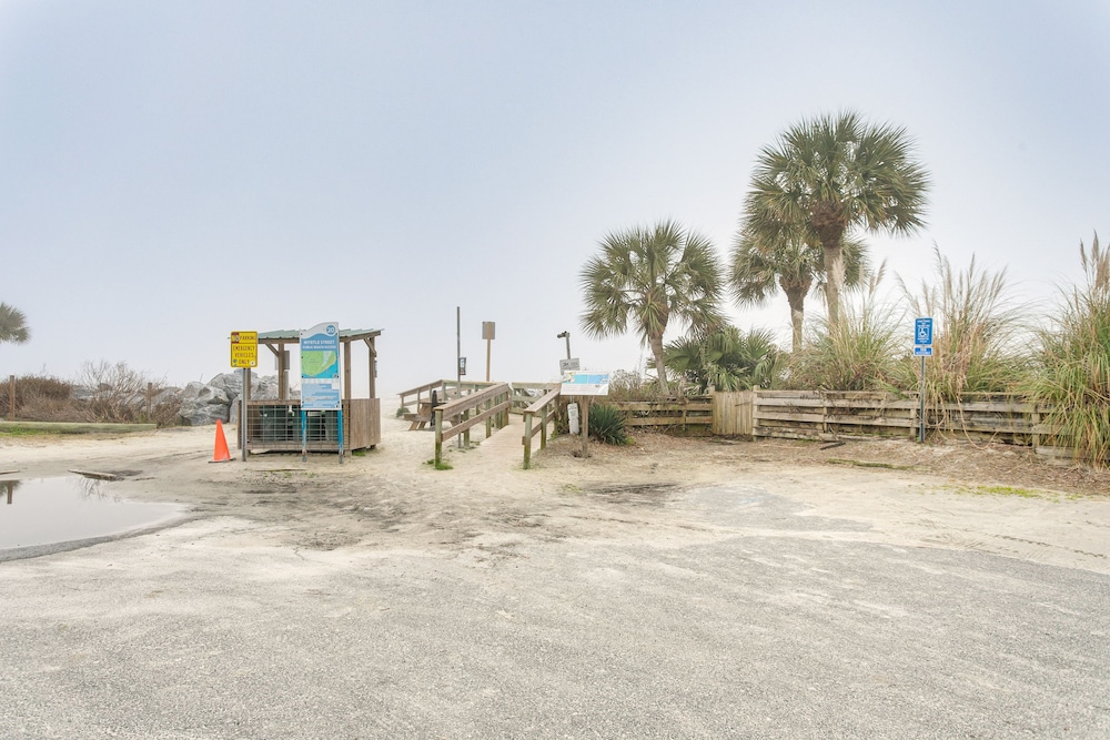 St Simons Island Townhome w/ Balcony + Ocean View! view 4