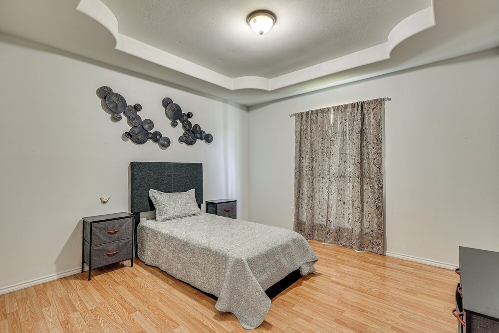 4 Mi to Dtwn Brownsville: Family Home w/ Yard!