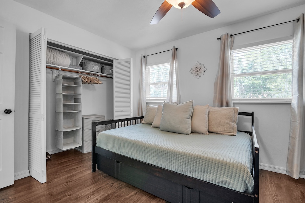 Be Our Guest - Cozy Townhome Near Downtown Ocala 2 Bedroom Townhouse