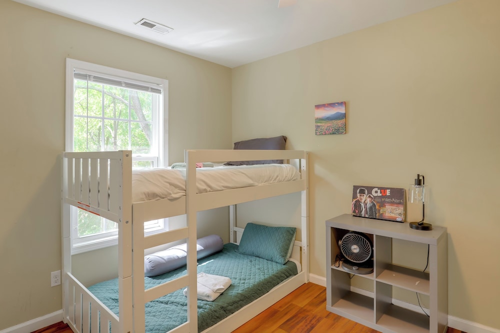 Family Home w/ Game Room, 3 Mi to Dtwn Asheville!