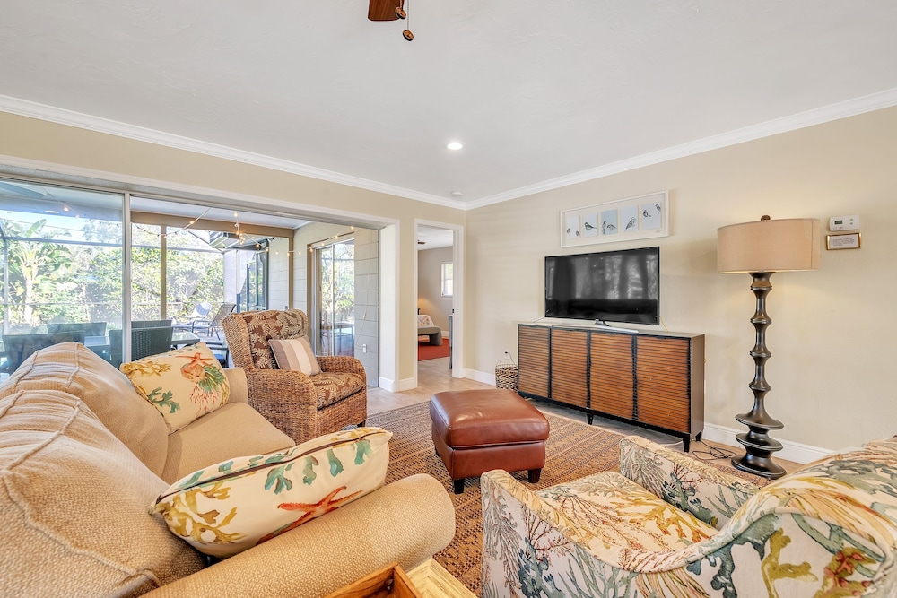 Beautiful Pool Home Near Siesta Key Beach 2 Bedroom Home