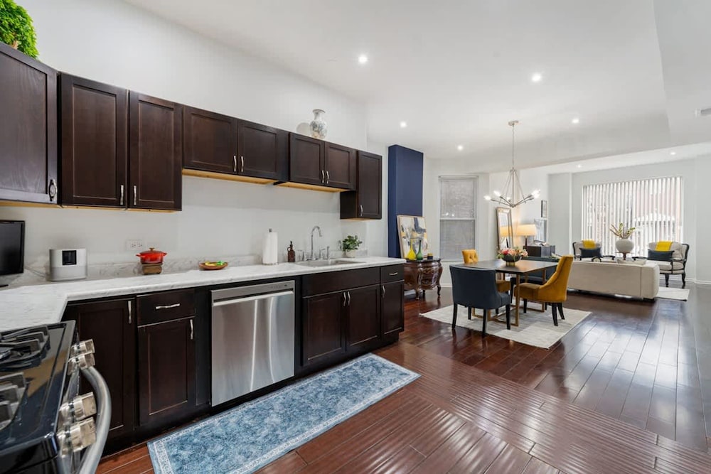 Chic and Cozy 3-bed Escape in Chicago