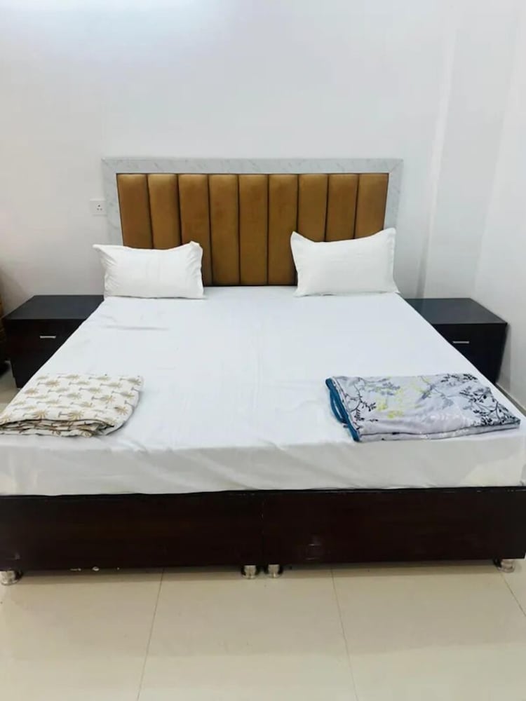 Fabhotel Shri Hari Singh Dham