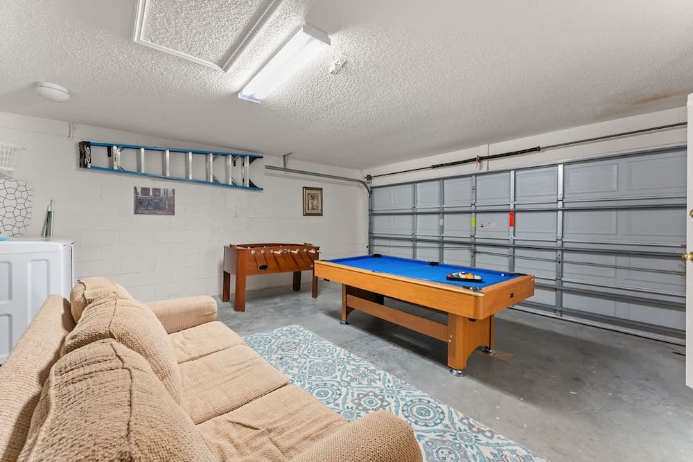 Entertaining Game Room 4BR Near Disney