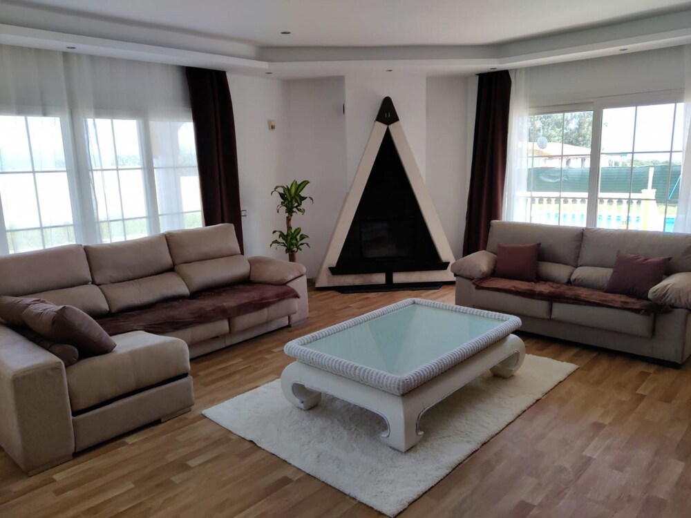 Tess Villa MMH in M Laga