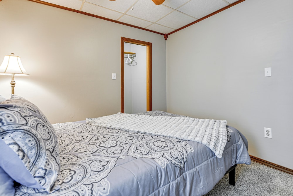 North Tonawanda Apartment ~ 11 Mi to Niagara Falls view 4