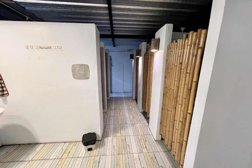 Orchid Hostel Near Bumrungrad Hospital and Nana Market