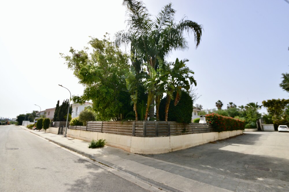 Villa Sleeps 8 With Private Pool