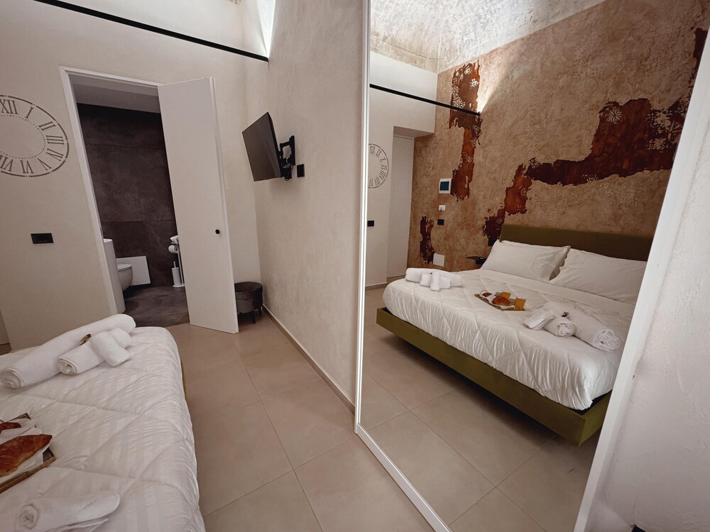 Corona Suite