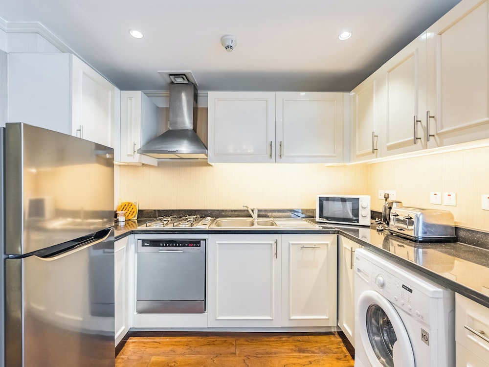Luxury Spacious Condo in the Iconic Park Towers