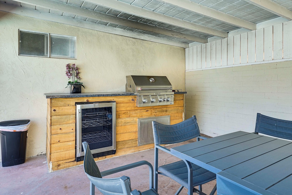 Modern Gem w/ Outdoor Oasis: 5 Mi to Lake Jennings