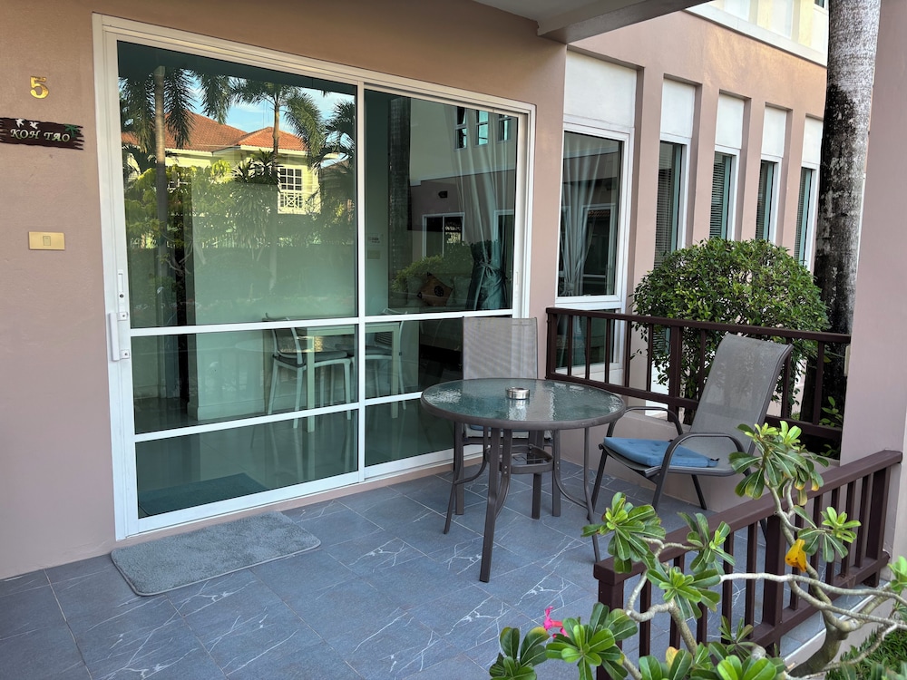 khun mai villa