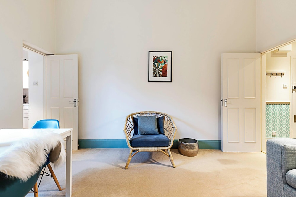 Charming Earls Court Apartment