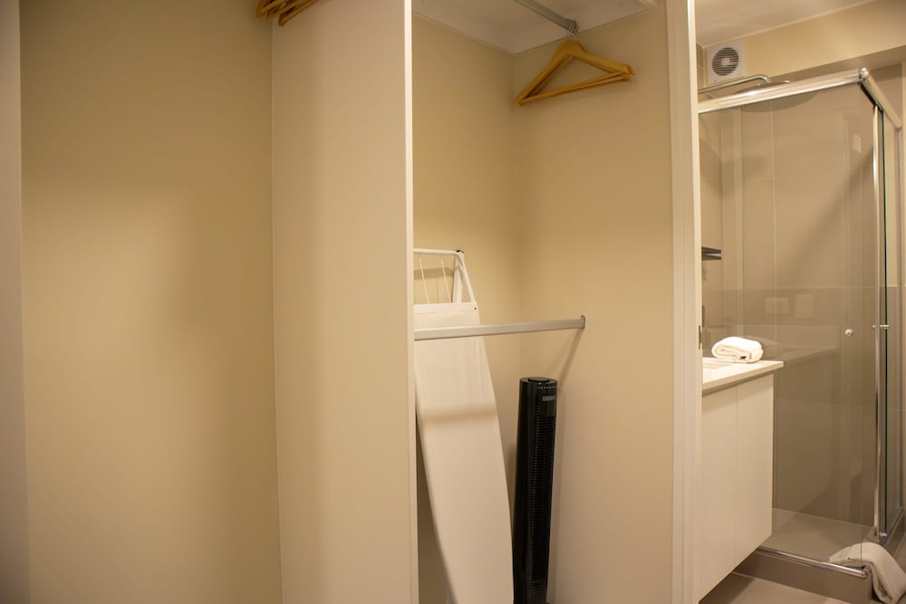 w Striking 1BR w Perfect Balcony Near Kennedy Park