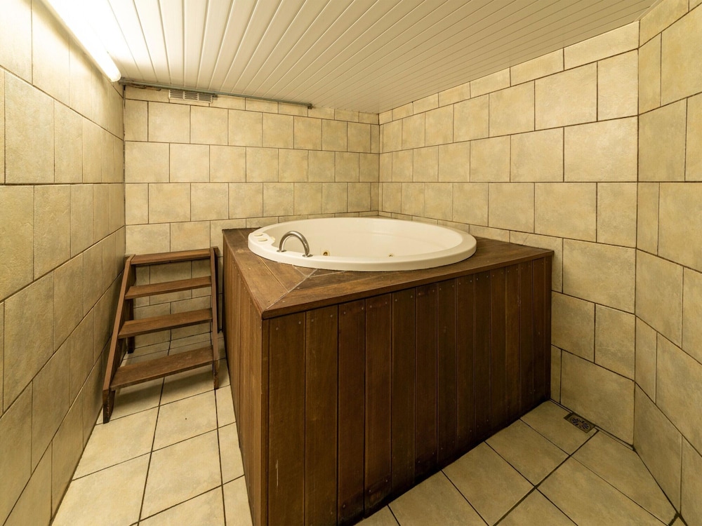 Villa in Ardennes With Sauna and Jacuzzi