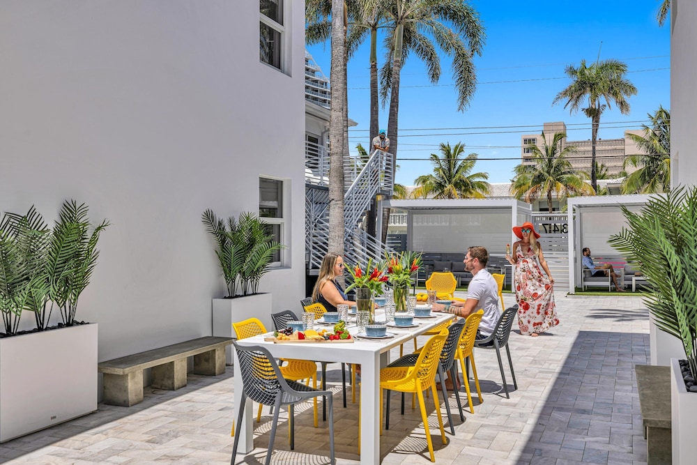 Beach Condo King Bed Lush Patio w BBQ Birch Key One