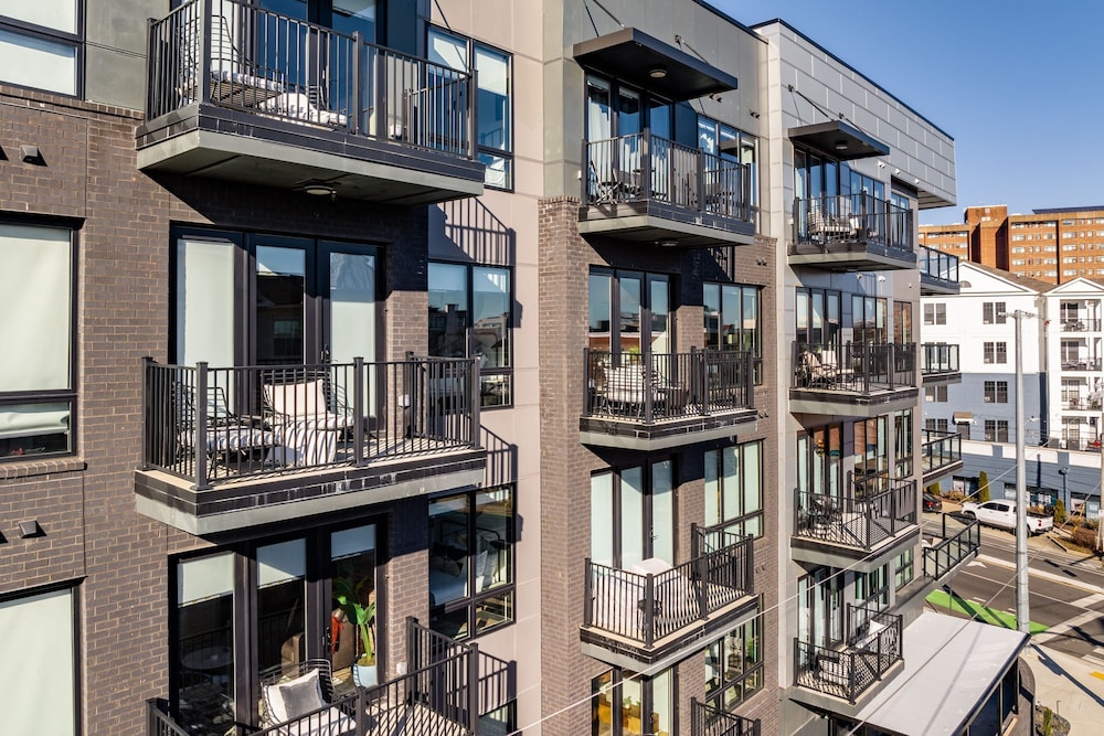 Prime Walkable Midtown Location Pool Gym Outlaw s Den by Avantstay